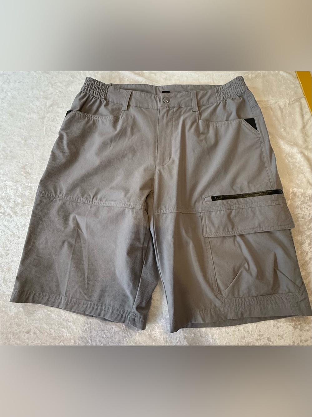 Men's Khaki Golf Performance Shorts Size 32 NWOT